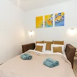 2br Lakeside Haven W Ac By Nw Apartment