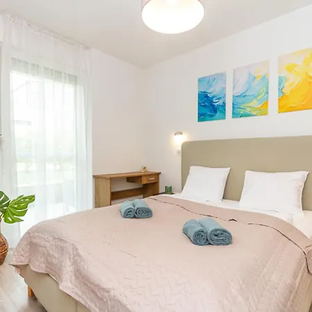 2br Lakeside Haven W Ac By Nw *