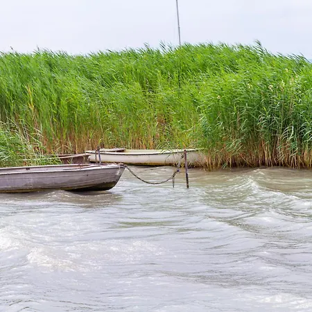 2br Lakeside Haven W Ac By Nw Appartement