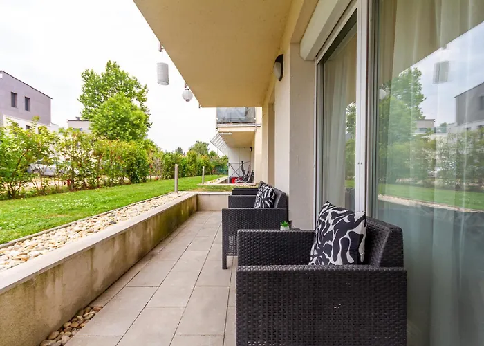 2br Lakeside Haven W Ac By Nw