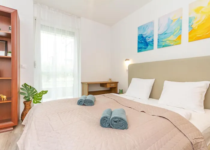 2br Lakeside Haven W Ac By Nw